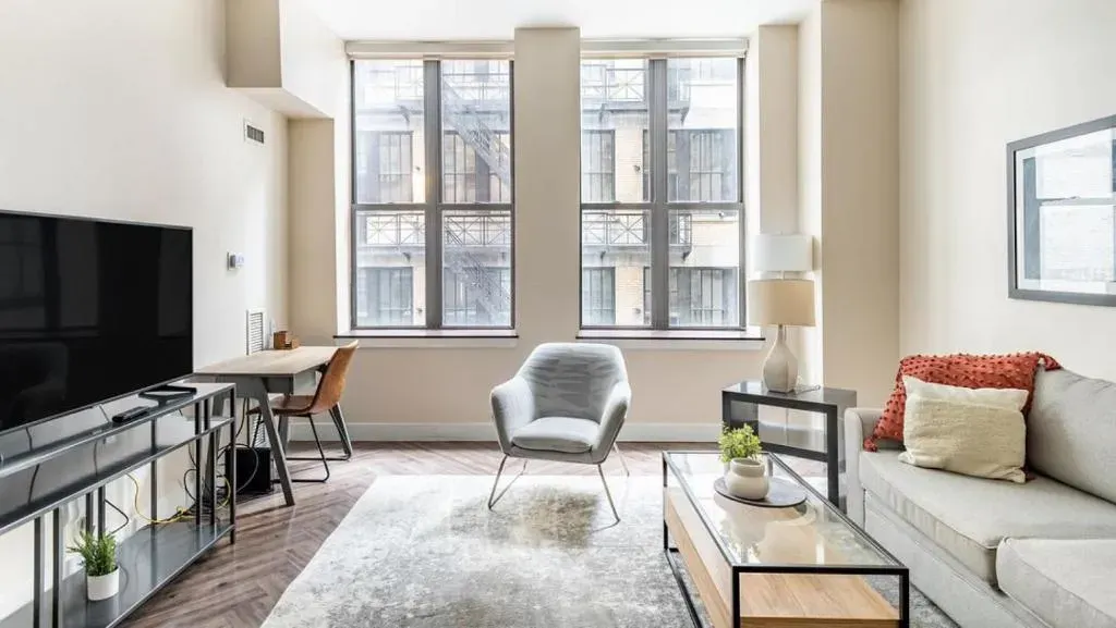Landing Modern Apartment with Amazing Amenities, photo 1 of 10