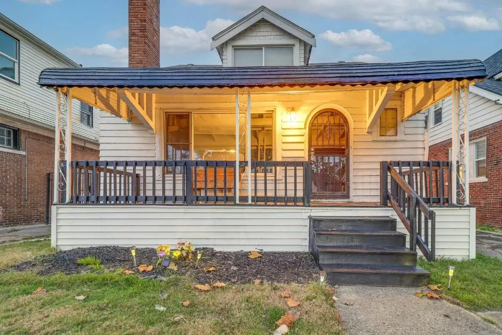 Easy Dtwn Detroit Access: no pets Family Home, photo 1 of 10