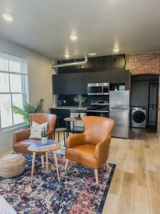 Stylish Studio-Free Parking, Prime Location, photo 1 of 10