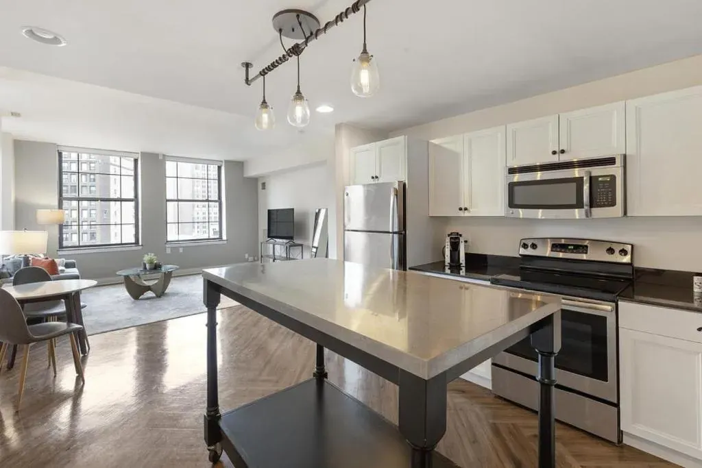 Landing Modern Apartment with Amazing Amenities, photo 1 of 8