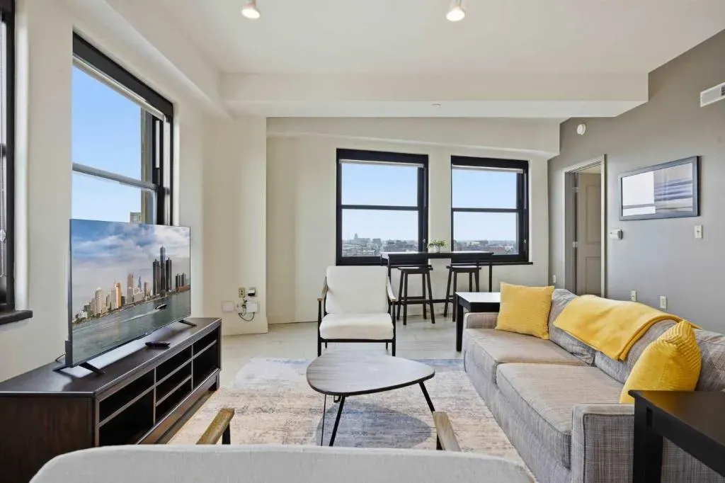 Sunlit 2BR Loft with In-Unit Laundry Downtown Detroit, photo 1 of 10