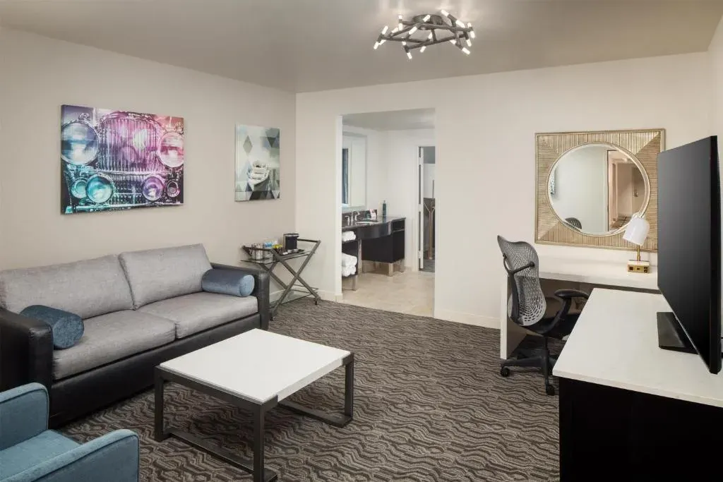 DoubleTree Suites by Hilton Hotel Detroit Downtown - Fort Shelby, photo 1 of 10