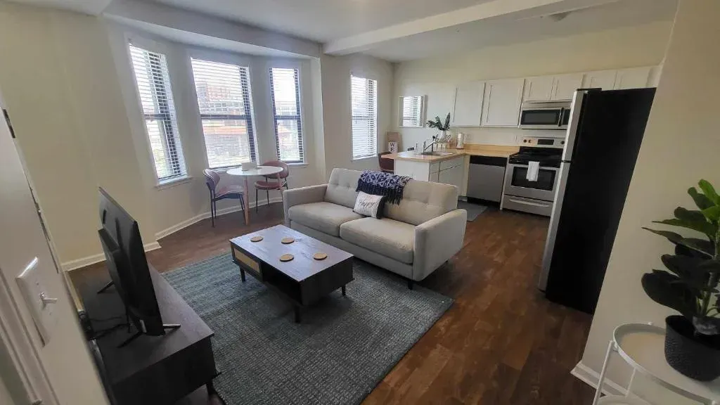 Amazing 1 BR Apt In City Center, photo 1 of 10