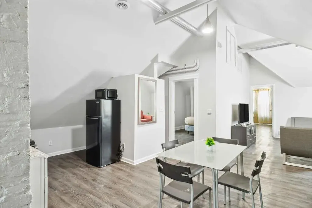 Downtown Detroit 1BR | King, WiFi, Parking, photo 1 of 10