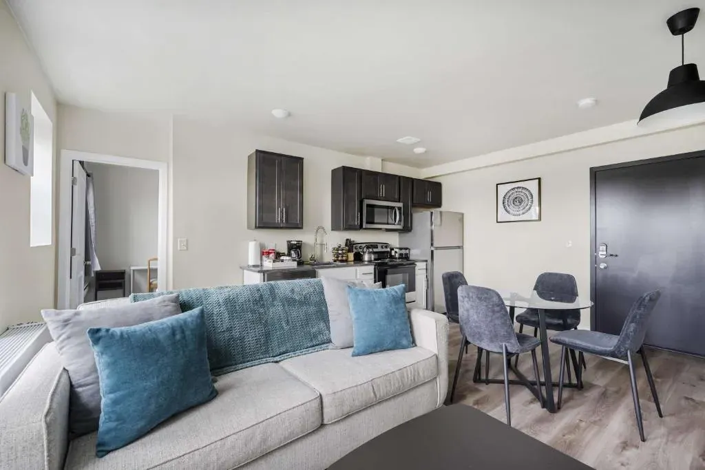 2BR Luxury Suite Near Henry Ford, photo 1 of 10