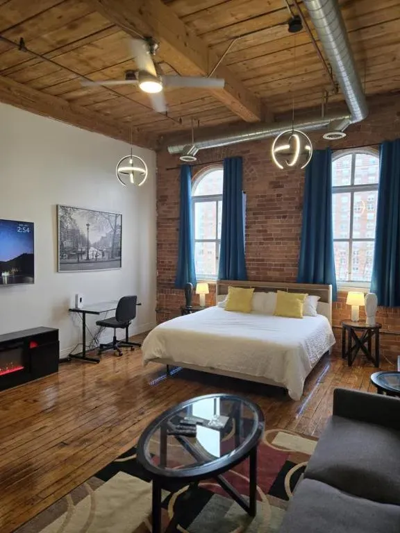 Cadillac Studio Loft, photo 1 of 10