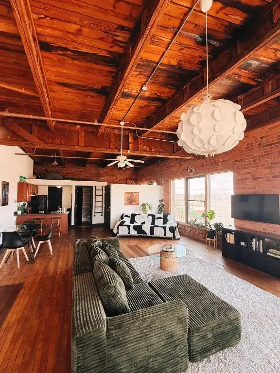 420 Friendly SKYLINE view Downtown Loft FREE Parking, photo 1 of 10