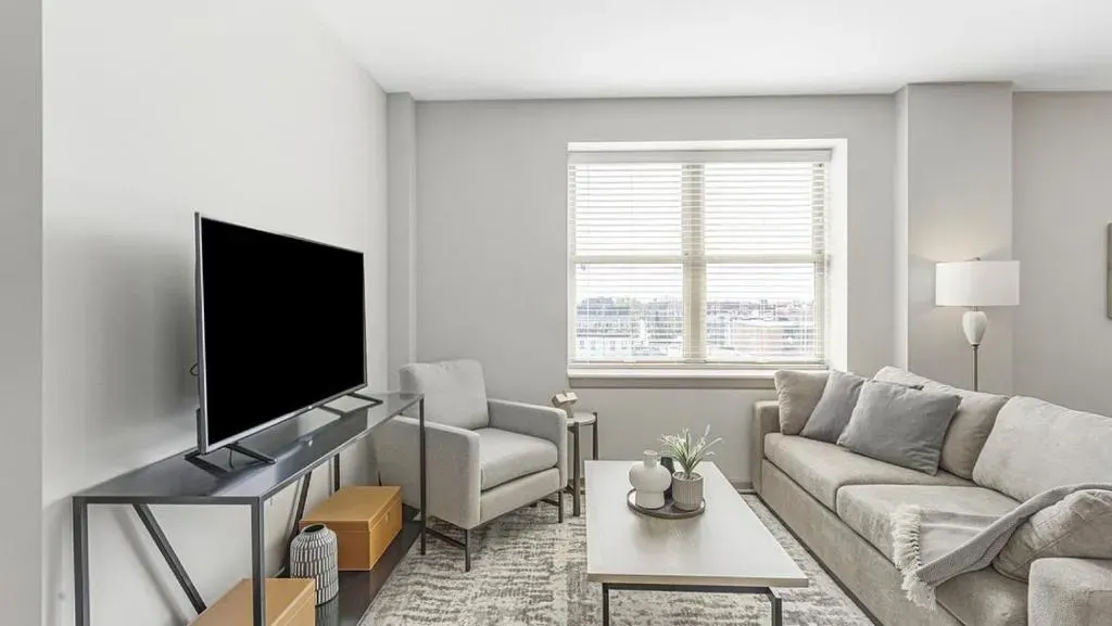 Landing - Modern Apartment with Amazing Amenities, photo 1 of 10