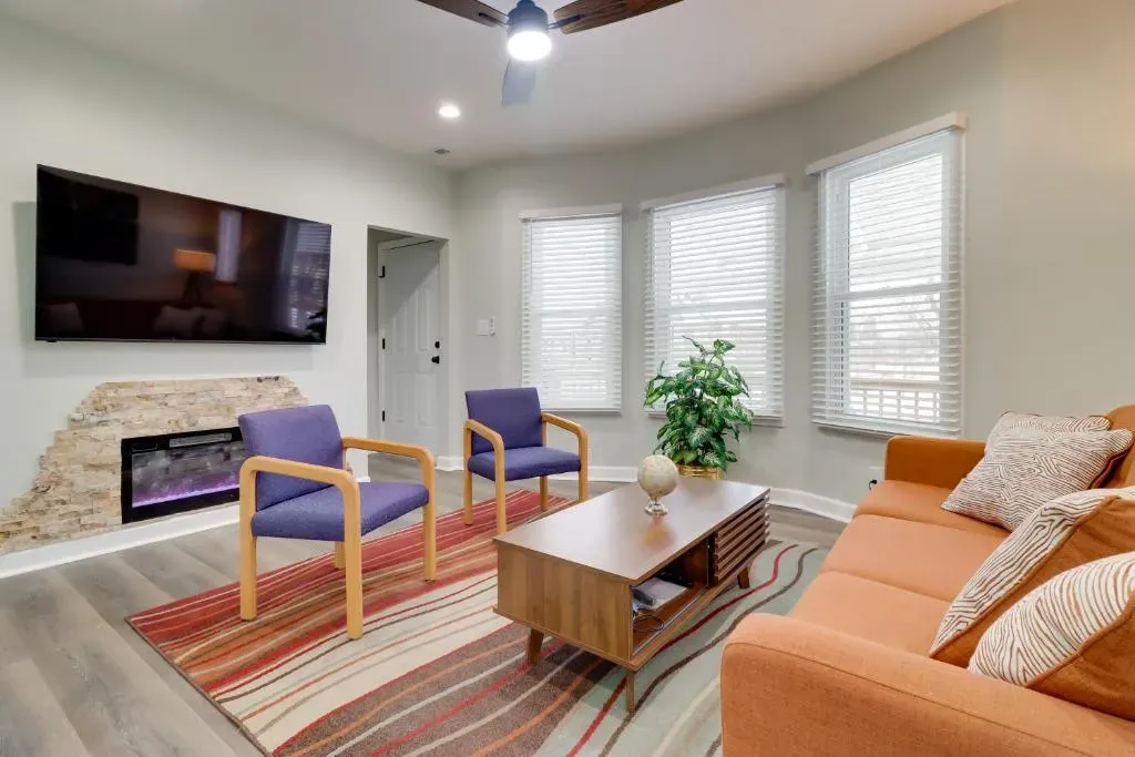 Near Midtown & Medical District! Updated Unit, photo 1 of 10