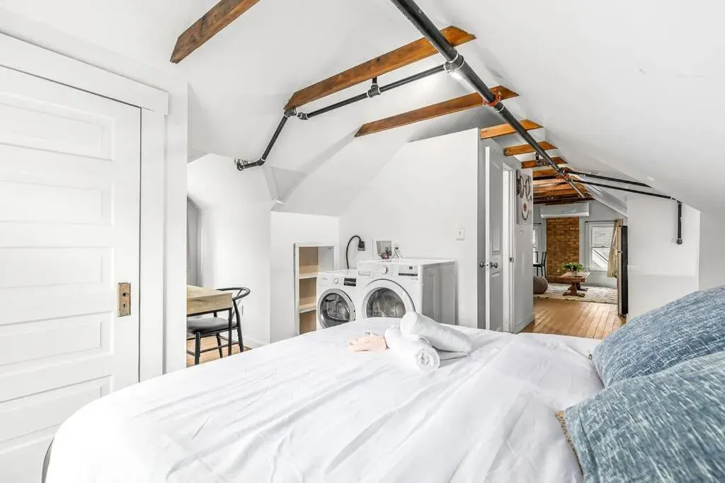 Stately Studio Apartment, photo 1 of 10