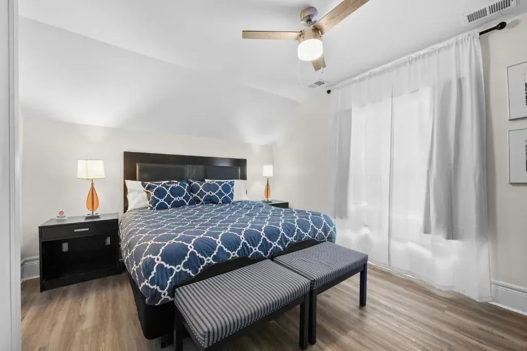 Mexicantown Detroit 2BR | Sleeps 7 + WiFi, photo 1 of 10