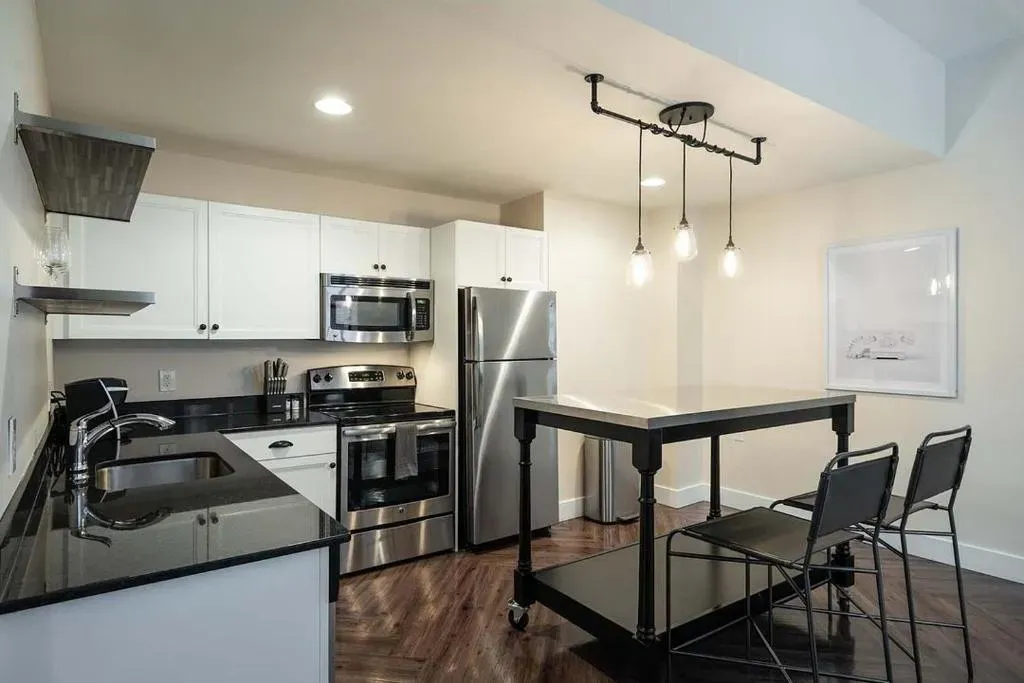 Landing Modern Apartment with Amazing Amenities, photo 1 of 10