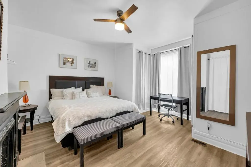 Detroit 3BR in Mexicantown | Sleeps 7 + WiFi, photo 1 of 10