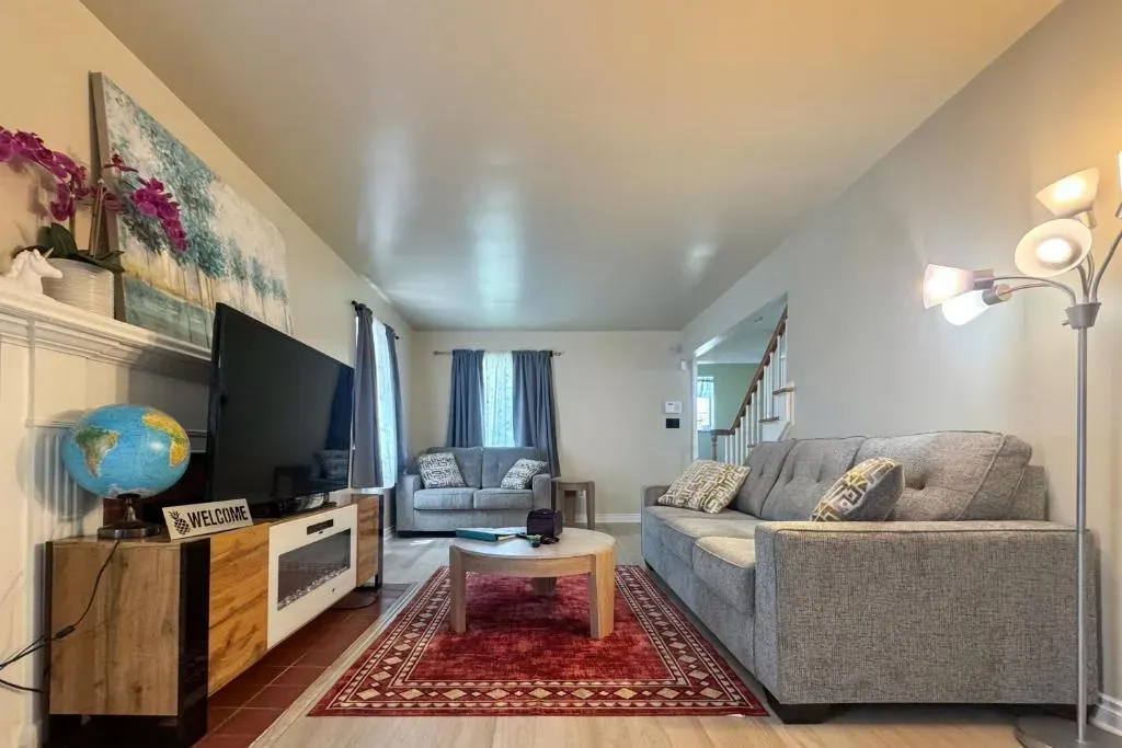 15 Mi to Dtwn Detroit: Cozy Family Home w/ Yard!, photo 1 of 10