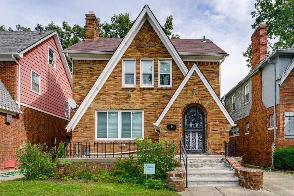 Historic Detroit Charm Near Area Hospitals, photo 1 of 10